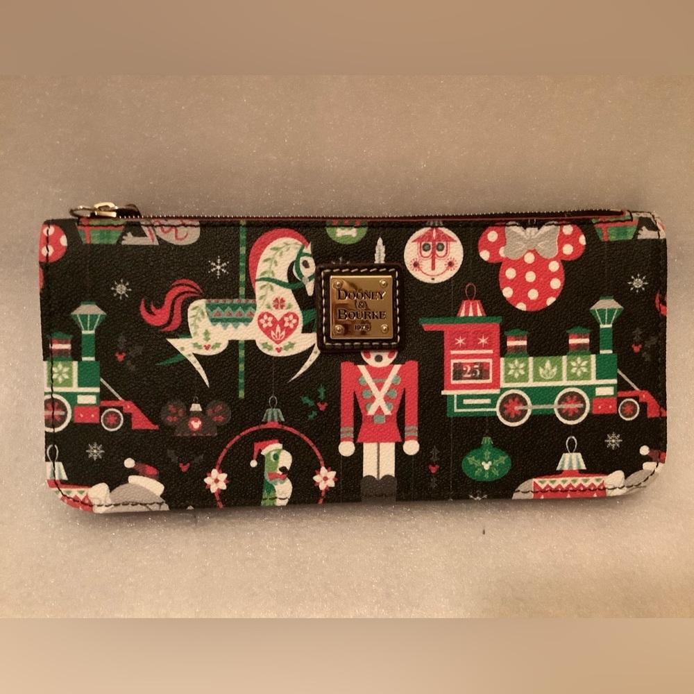 Disney Parks 2018 Dooney and Bourke Christmas Wristlet Wallet